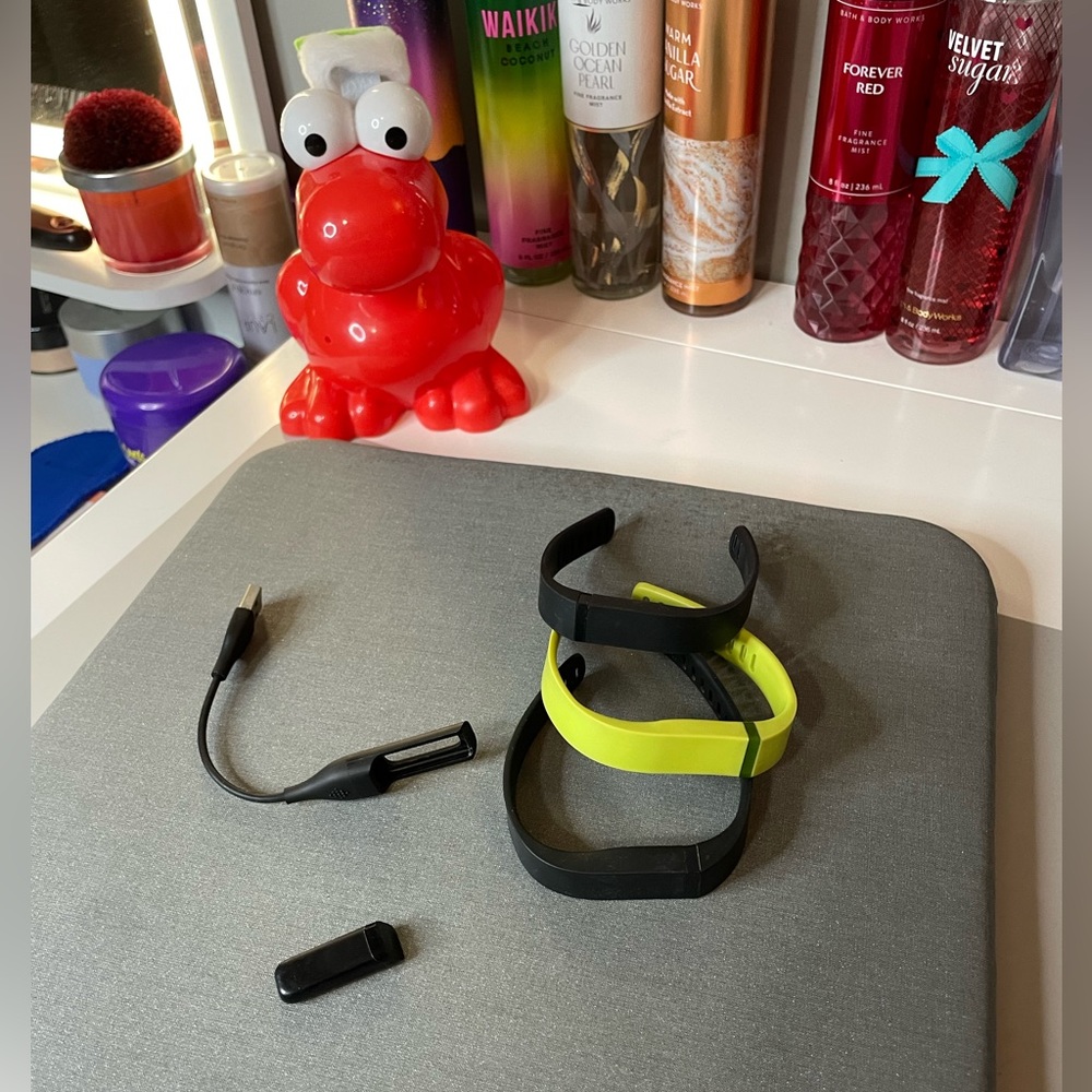 Please Read/Fitbit Flex Bundle/Not sure if battery still works right